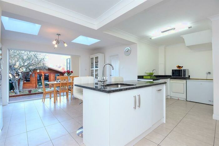 3 Bedroom Semi-Detached House To Rent In Sutton Common Road, Sutton, SM1