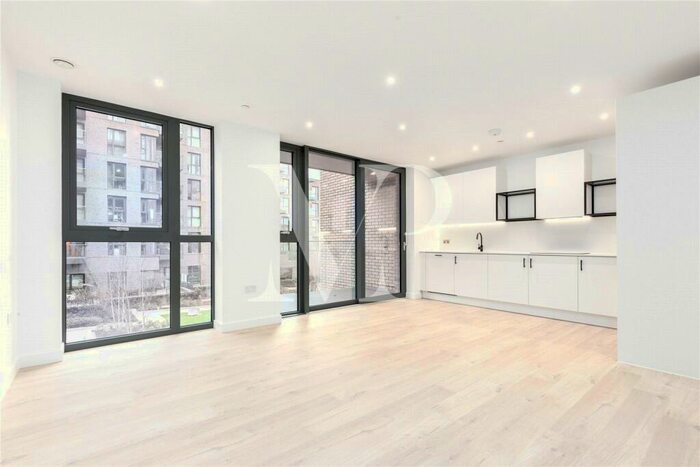 2 Bedroom Apartment To Rent In Willowbrook House, Woodberry Downs, London, N4