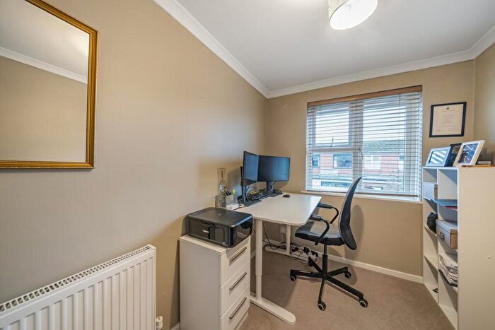 3 Bedroom Terraced House For Sale In Caistor Road, Balham, SW12