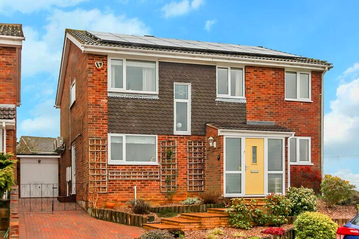 4 Bedroom Detached House For Sale In Oxford Close, Earls Barton, Northampton, NN6