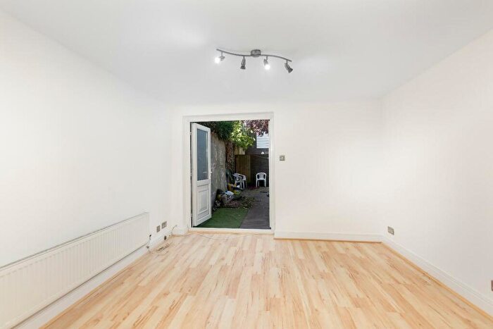 2 Bedroom Flat To Rent In Torriano Avenue, Kentish Town, NW5