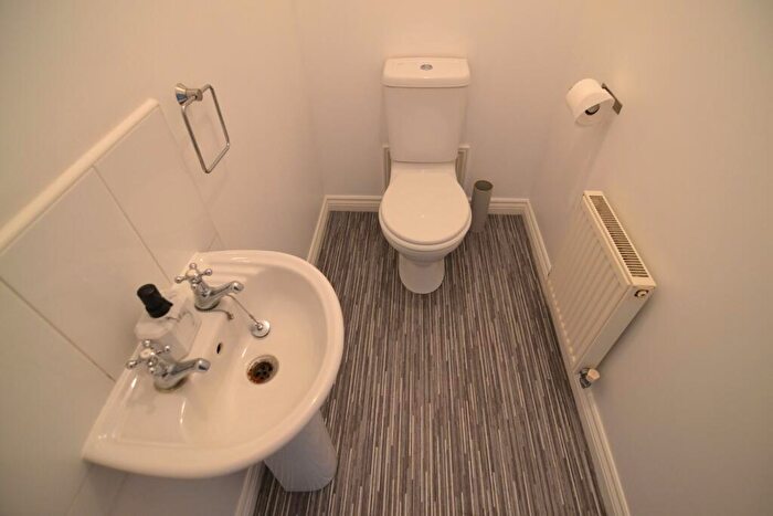 4 Bedroom Terraced House To Rent In Thunderbolt Way, Tipton, DY4