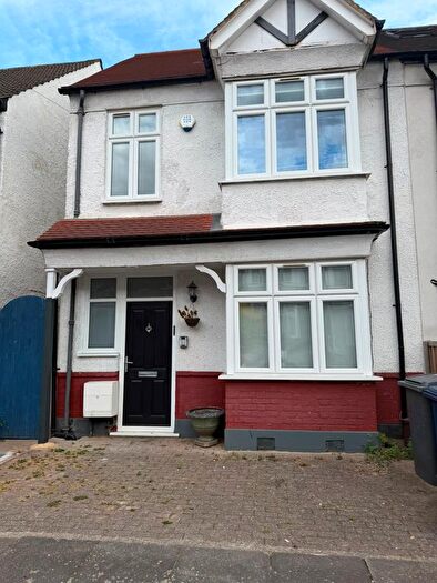 4 Bedroom Terraced House To Rent In Albert Road, Hendon, London, NW4
