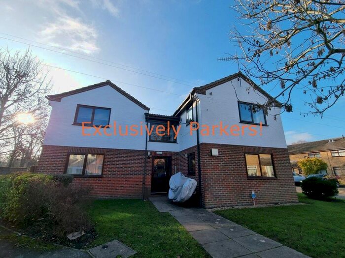 Studio To Rent In Elliot Close, Totton, Southampton SO40