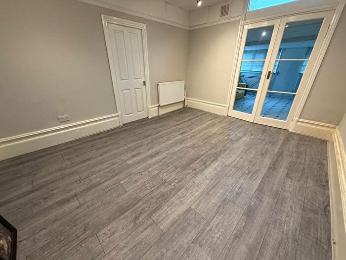 1 Bedroom Flat To Rent In Hampden Road, Turnpike Lane, N8