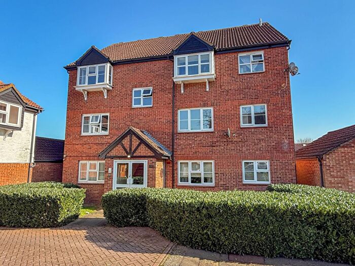 2 Bedroom Flat For Sale In Redwood Close, Watford, WD19