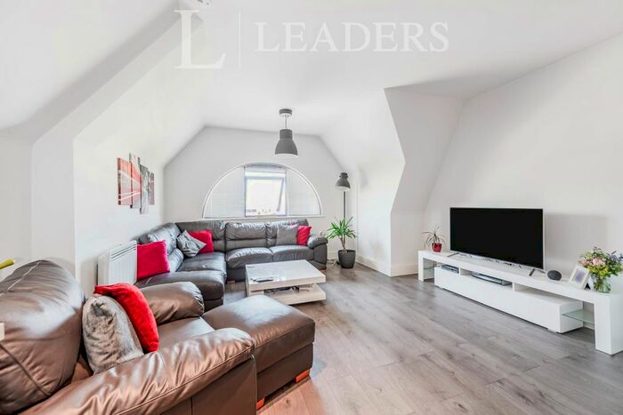 2 Bedroom Flat To Rent In High Street, Crawley, RH10