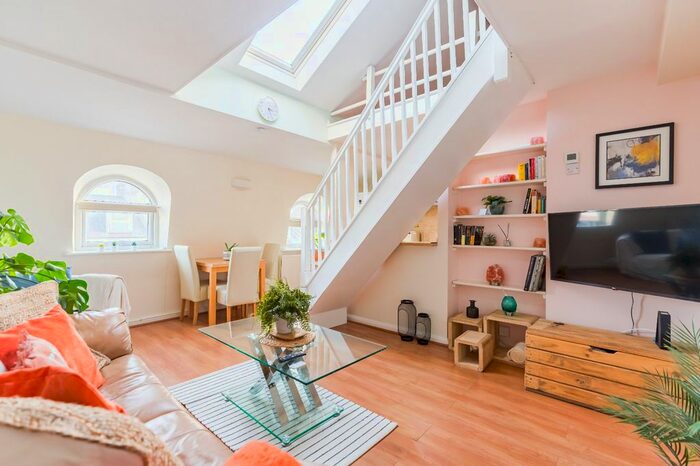 2 Bedroom Flat To Rent In Russell Gardens, London, W14