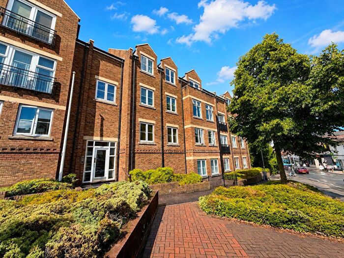 2 Bedroom Flat To Rent In Caversham Place, Sutton Coldfield, B73