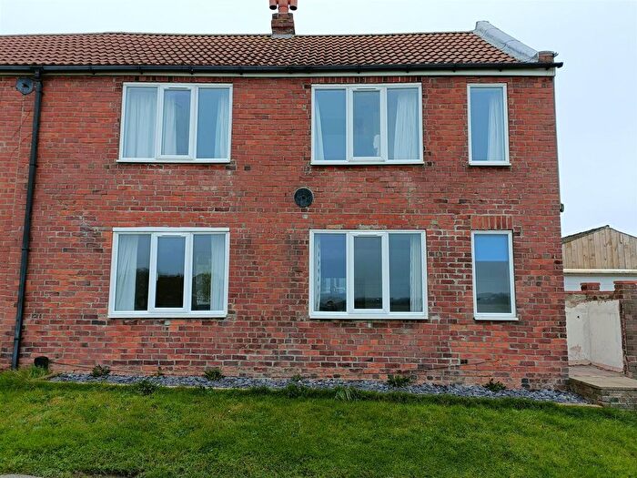 3 Bedroom Property To Rent In Seaside Lane, Tunstall, Hull, HU12