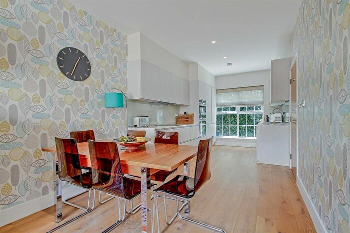 3 Bedroom House For Sale In Nursery Avenue, London, N3