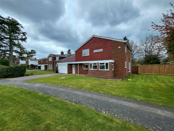 4 Bedroom Detached House To Rent In Seagrave Road, Beaconsfield, Berkshire, HP9