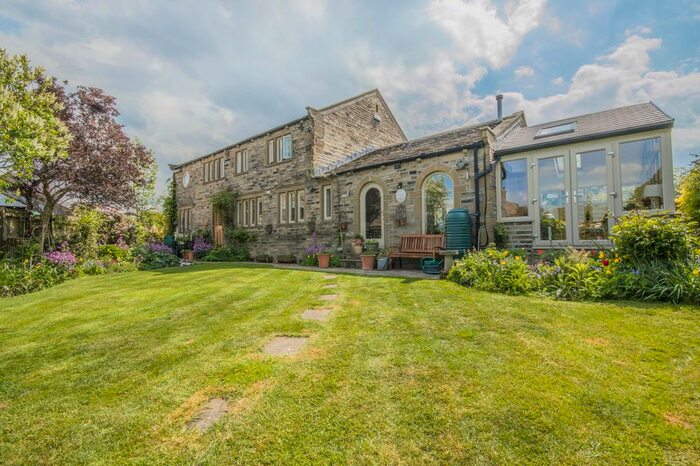 4 Bedroom Detached House For Sale In Fulstone Road, Stocksmoor, Huddersfield, HD4