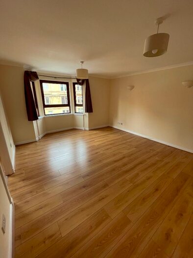 2 Bedroom Flat To Rent In / Kent Road, Glasgow, G3