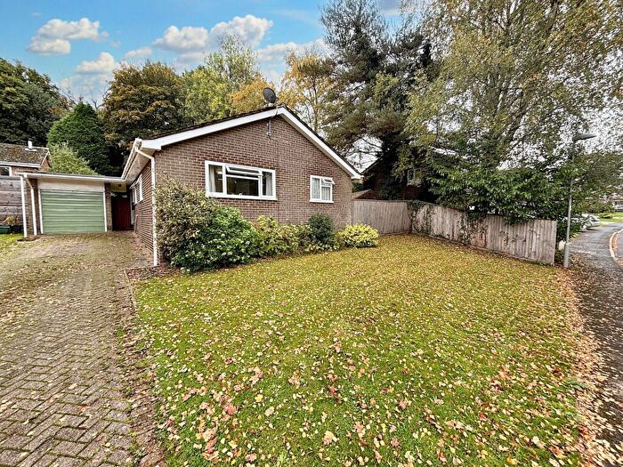 3 Bedroom Detached Bungalow For Sale In Oak Road, Alderholt, SP6