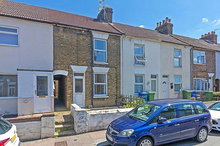 2 Bedroom Terraced House For Sale In Goodnestone Road, Sittingbourne, Kent, ME10