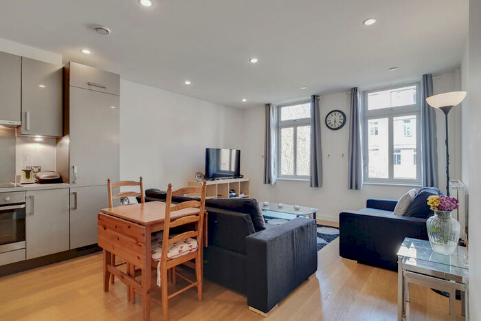 2 Bedroom Apartment To Rent In Coral Apartments, Salton Square, London, E14