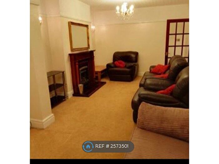 3 Bedroom Semi-Detached House To Rent In Russell Drive, Nottingham, NG8