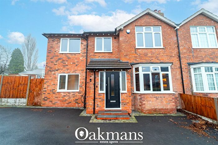 4 Bedroom Semi Detached House For Sale In Maple Way, Birmingham, West Midlands, B31