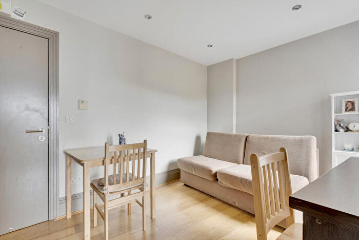 Apartment To Rent In West End Lane, London, NW6