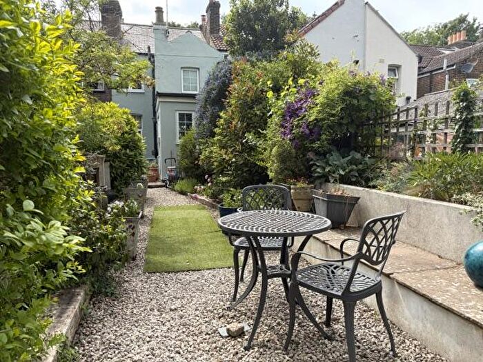 2 Bedroom Terraced House For Sale In Park Street, St. Albans, Hertfordshire, AL2