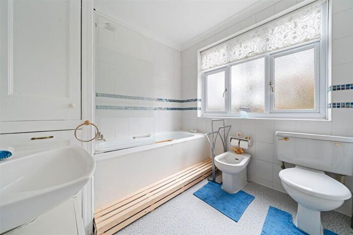 3 Bedroom End Of Terrace House For Sale In Cherrywood Lane, Morden, SM4