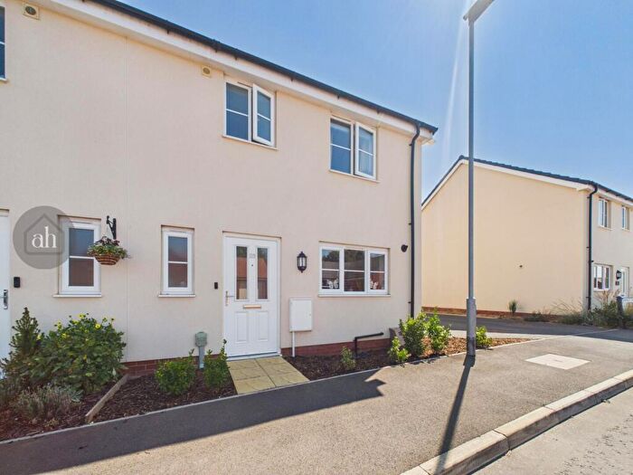 3 Bedroom Semi-Detached House For Sale In Ghent Field Circle, Thurston, IP31