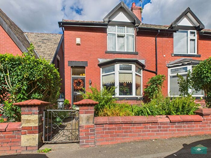 3 Bedroom Semi-Detached House For Sale In Frederick Avenue, Oldham, OL2