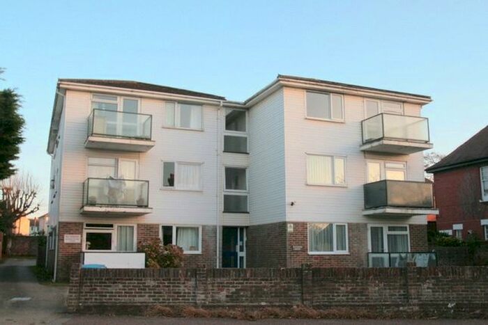 1 Bedroom Flat To Rent In Glenmore Court, St. Winefrides Road, Littlehampton, BN17