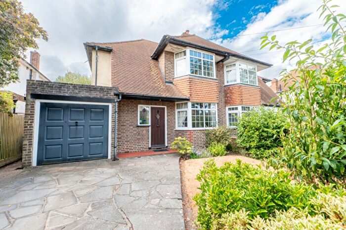 3 Bedroom Semi-Detached House For Sale In Heathway, Shirley, Croydon, CR0