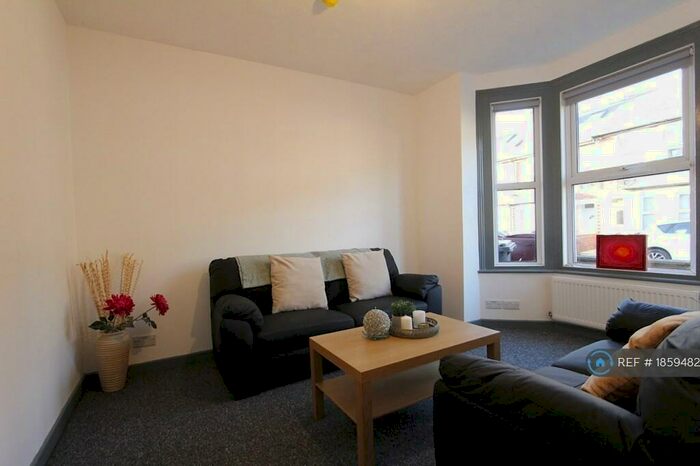 6 Bedroom Terraced House To Rent In Grange Avenue, Reading, RG6