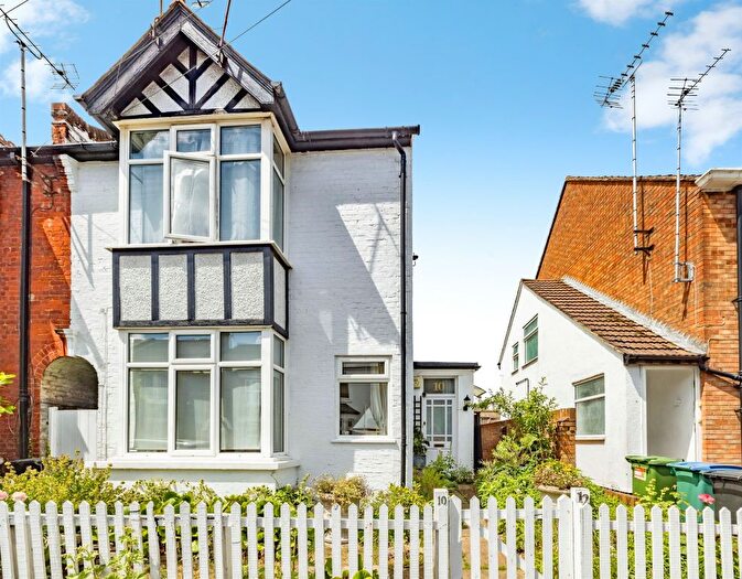 1 Bedroom Maisonette For Sale In Clifton Road, Watford, WD18