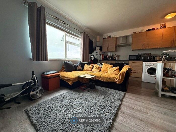 1 Bedroom Flat To Rent In Handcross Road, Luton, LU2