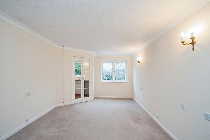 1 Bedroom Flat For Sale In Lower High Street, Watford, WD17