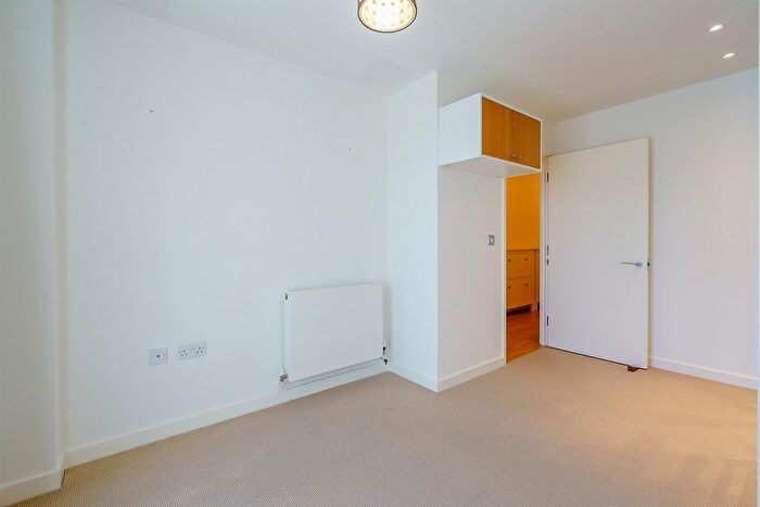 1 Bedroom Flat For Sale In Douglas Path, London, E14