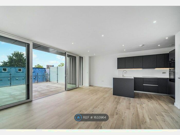 2 Bedroom Flat To Rent In Hartingtons Court, London, N4