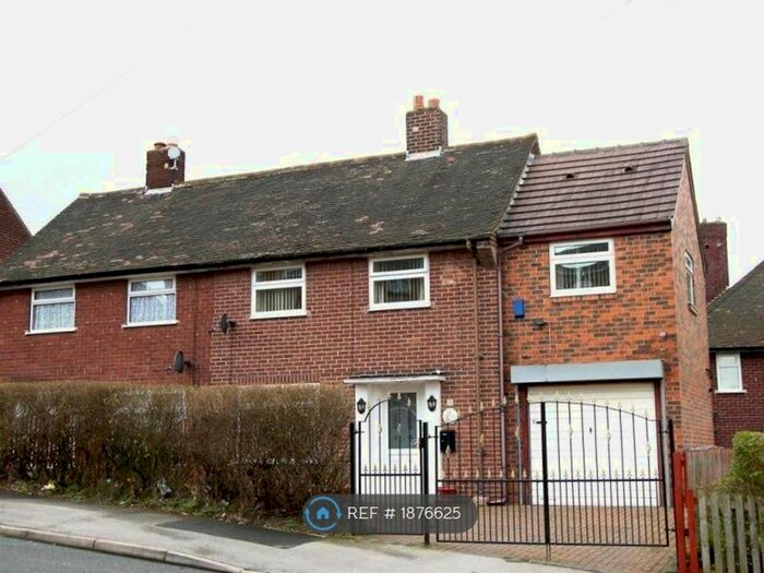 3 Bedroom Semi-Detached House To Rent In Blue Hill Lane, Leeds, LS12