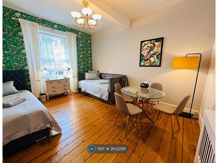 2 Bedroom Flat To Rent In Guthrie Street, Edinburgh, EH1
