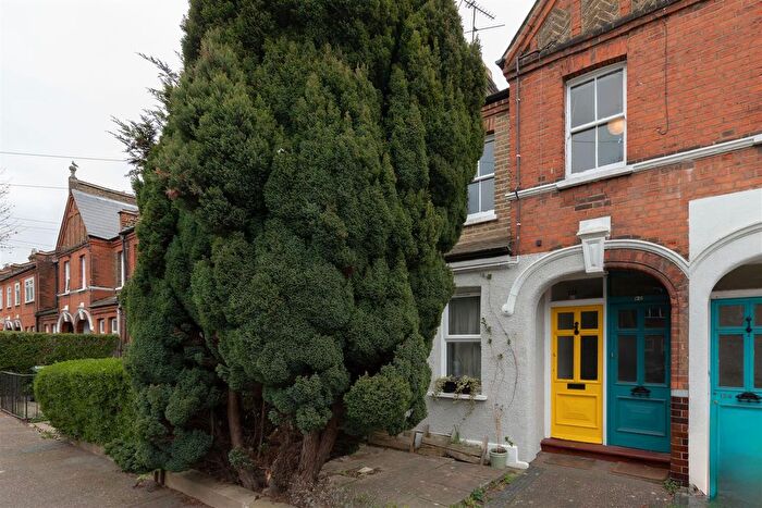 2 Bedroom Flat For Sale In Warner Road, Walthamstow, E17