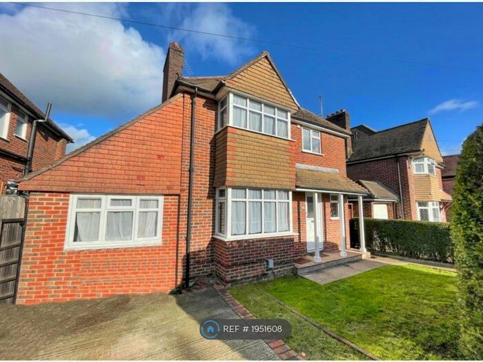 6 Bedroom Detached House To Rent In Aldershot Road, Guildford, GU2