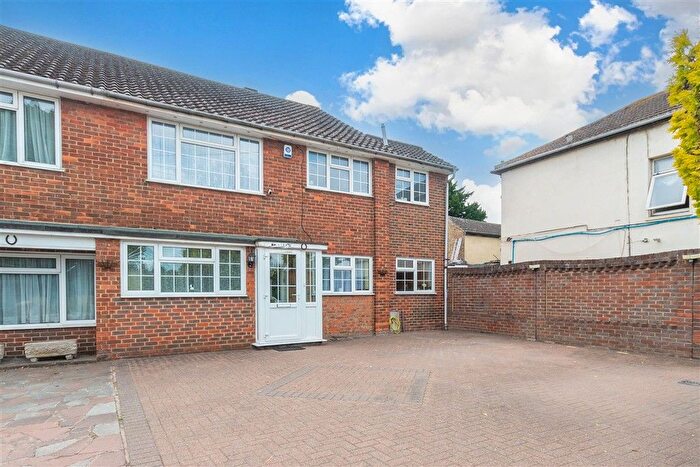4 Bedroom Semi-Detached House For Sale In Green Street Green Road, Dartford, Kent, DA2