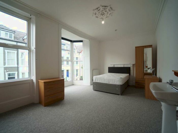 7 Bedroom House To Rent In College Road, Bangor, Gwynedd, LL57