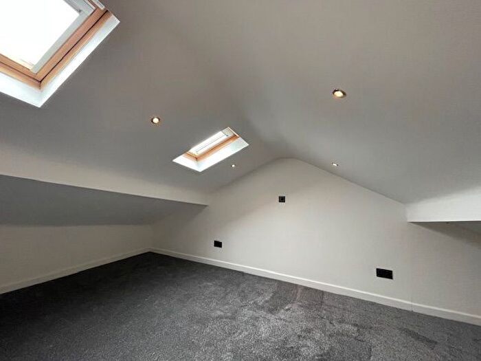 3 Bedroom Property To Rent In Wren Street, Oldham, OL4