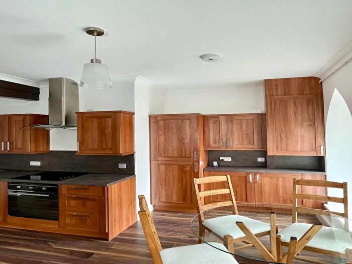 2 Bedroom Flat To Rent In Clepington Road, Dundee, DD3