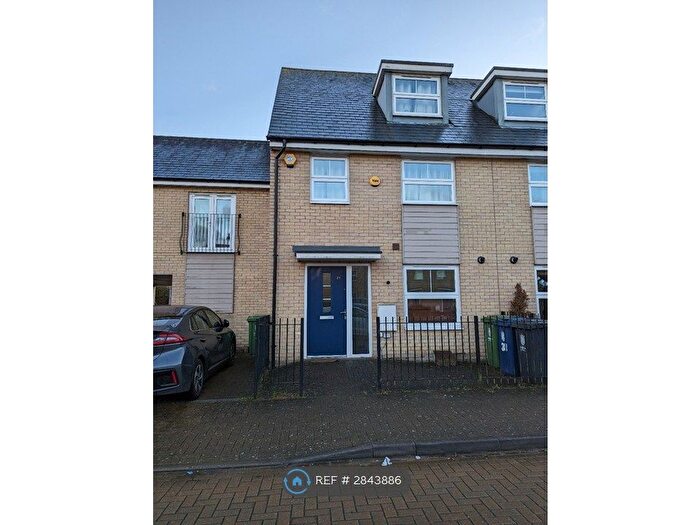 3 Bedroom Semi Detached House To Rent In Halifax Road, Cambridge, CB23