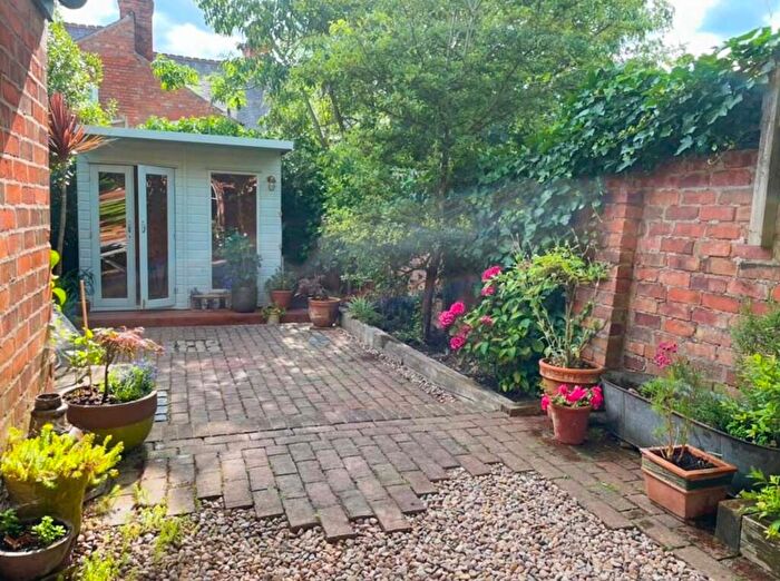 3 Bedroom Terraced House For Sale In Adderley Road, Clarendon Park, Leicester, LE2