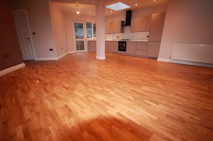 3 Bedroom Flat To Rent In Kingsbury Road, London, NW9