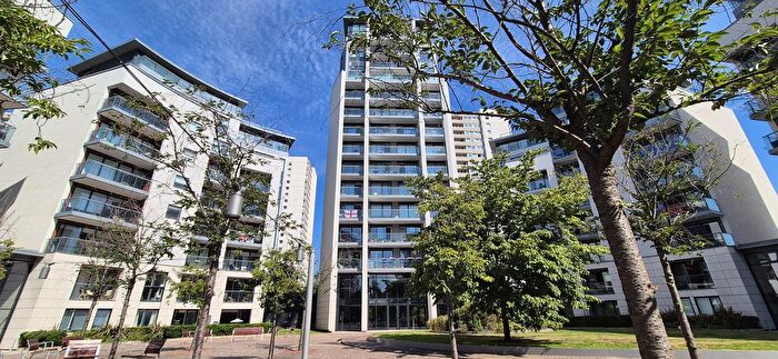 1 Bedroom Flat For Sale In Pump House Crescent, Brentford, TW8