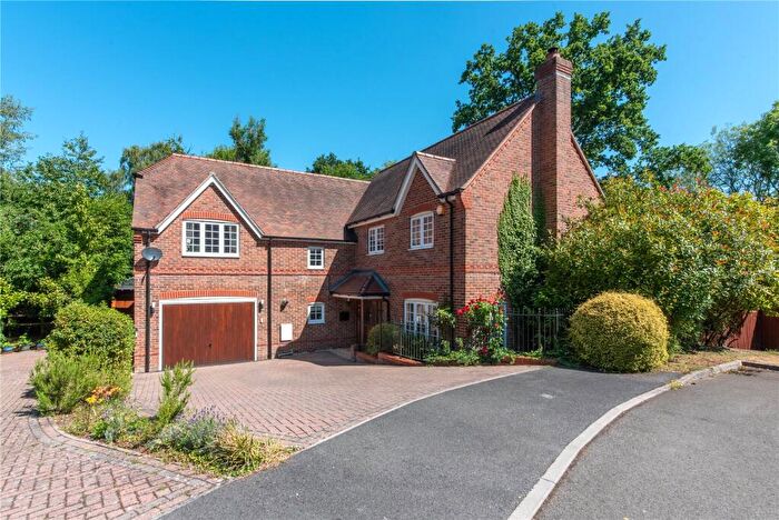 5 Bedroom Detached House For Sale In The Cedars, Headley, Thatcham, Berkshire, RG19