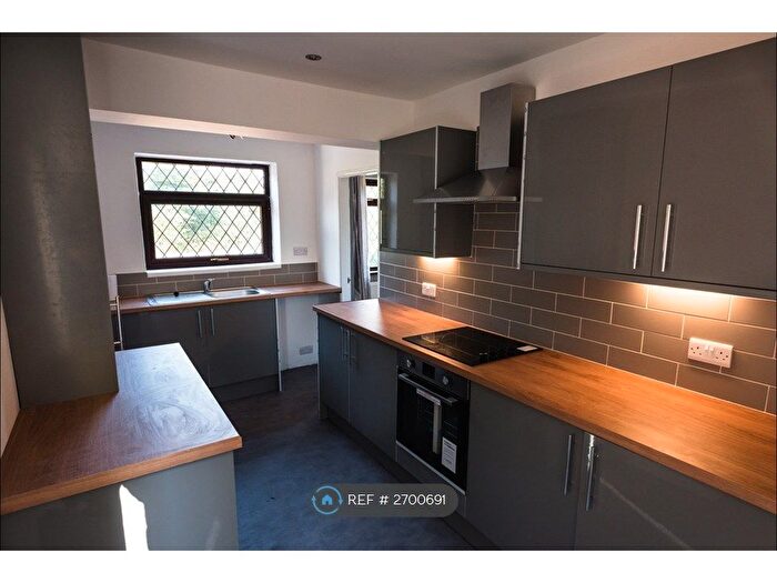 2 Bedroom Semi-detached House To Rent In Rydal Drive, Leeds, LS27